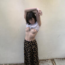  Nude