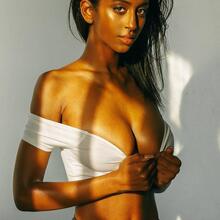  Nude
