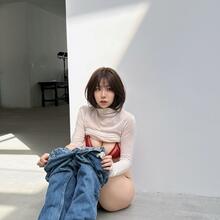  Nude