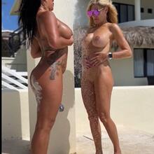  Nude