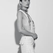  Nude