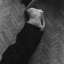  Nude