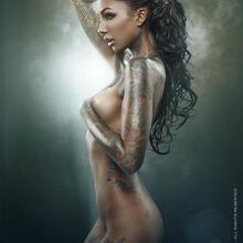  Nude