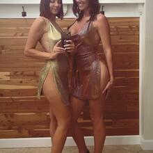  Nude