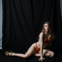  Nude