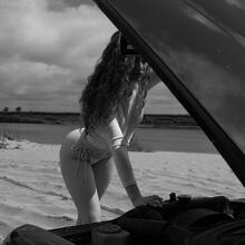  Nude
