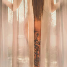 Nude