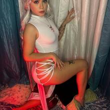  Nude