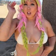  Nude