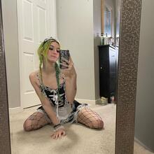  Nude