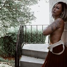  Nude