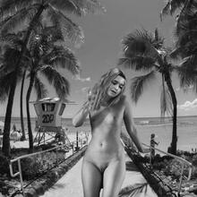  Nude