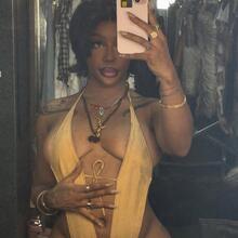  Nude