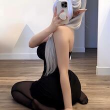  Nude