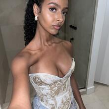  Nude