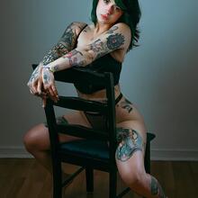  Nude