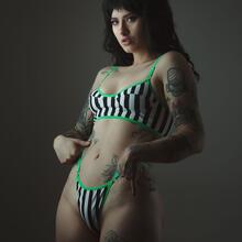  Nude
