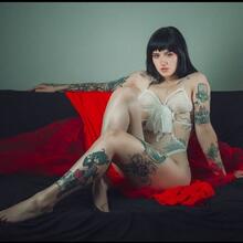  Nude