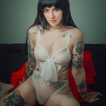  Nude