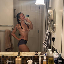  Nude
