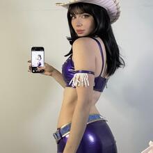  Nude