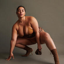  Nude