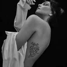  Nude