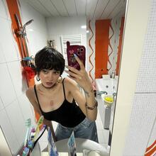  Nude