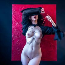  Nude