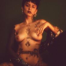  Nude