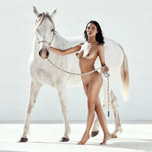  Nude