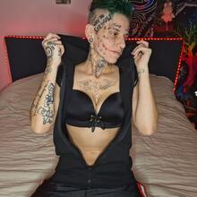  Nude