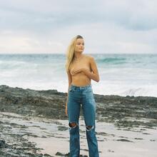 Nude