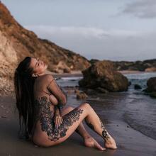  Nude