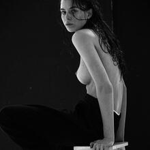  Nude