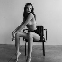  Nude
