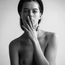  Nude