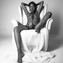  Nude