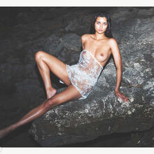  Nude
