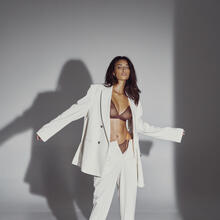  Nude