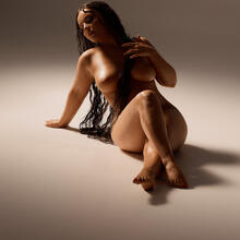  Nude