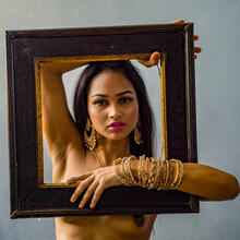  Nude