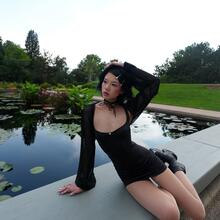  Nude