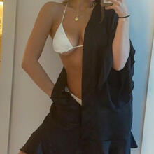  Nude