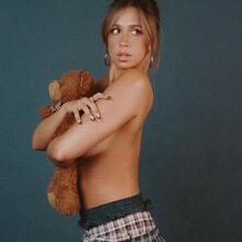  Nude