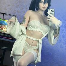  Nude