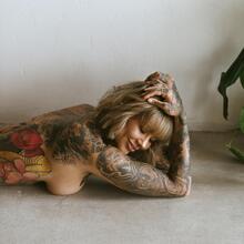  Nude