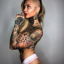  Nude
