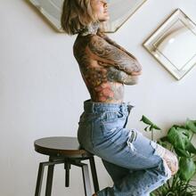  Nude