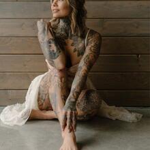 Nude